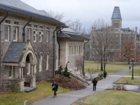 SKANDAL NA UNIVERZITETU U NEW YORKU: Studenti optuženi za grupno silovanje kolegice, tvrdi se da su za kaznu pisali esej
