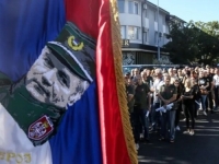 GROTESKNI HOROR: Srbija, entitet RS i popovi SPC uz počasnu paljbu ispratili krvnika Ratka Mladića