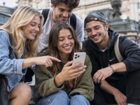 OPASNE ONLINE MREŽE PRIVLAČE SVE MLAĐE: Dječaci sve češće završavaju u svijetu ekstremizma