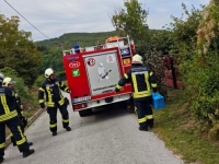 VATROGASCI DOBILI POZIV DA OTVORE KUĆU, UNUTRA IH SAČEKAO JEZIV PRIZOR: Pronađena preminula osoba, policija odmah izašla na teren