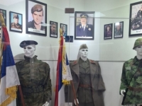 MUZEJ U BIJELJINI POD OPTUŽBAMA ZA GLORIFIKACIJU RATNIH ZLOČINACA: Fotografije Arkanovaca, oružje i Ratko Mladić, a žrtava gotovo nema