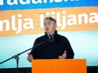 ŽELJKO KOMŠIĆ ZAGRMIO SA TRIBINE U TRAVNIKU: 'Ne dozvolimo da se HDZ i SNSD prvi put spoje u Predsjedništvu BiH, nema razlike između Lučića i Filipović. Ne smijemo se bojati hapsiti one koji krše Ustav BiH'