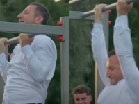 SEMIR EFENDIĆ POKAZAO KAKO RADI ZGIBOVE PA PORUČIO: 'Mladi ne traže politička predavanja' (VIDEO)