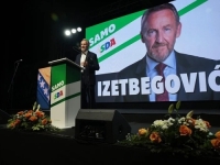 BAKIR IZETBEGOVIĆ U TUZLI UPOZORIO: 'Za BiH slijedi najteži period, kola koja idu nizbrdo može zaustaviti samo SDA'