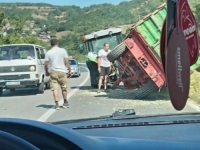NESVAKIDAŠNJA NESREĆA KOD SARAJEVA: Učestvovao traktor, otežano odvijanje saobraćaja