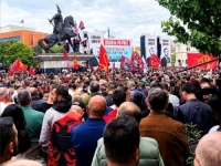 DESETINE HILJADA LJUDI IZAŠLO NA ULICE PRIŠTINE: Traže oslobađajuću presudu za Hašima Tačija (VIDEO)