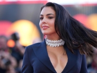 RONALDOVA GEORGINA NA IVICI VULGARNOSTI: Htjela da bude elegantna, a DEKOLTE JOJ DO PUPKA i suknja samo što NE PUKNE U BOKOVIMA - nakit i obuća su tek posebna priča