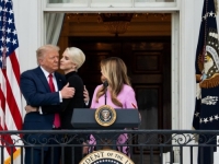 KEŠ ZA TRUMPOVE NAJBLIŽE LJUDE: Bliskoj saradnici Natalie Harp i drugima dao novčane darove u iznosu od čak...