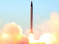 ESKALACIJA SUKOBA U ZALJEVU: IRGC lansirao balističke projektile na američki nosač aviona i razarač, Washington potvrdio napade...