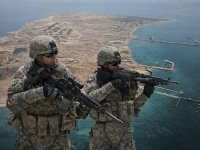 AMERIKA NAPALA IRAN: CENTCOM potvrdio udare na IRGC, masovne eksplozije širom juga zemlje