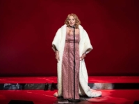 SPEKTAKL U SARAJEVU: Mirjana Karanović u ulozi Marlene Dietrich na sceni Narodnog pozorišta Sarajevo...