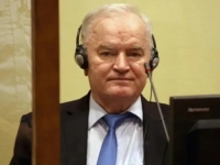 ISTI ZLOČINAC, DVA POTPUNO RAZLIČITA ODGOVORA: U BiH istrage, u Srbiji državne počasti i podrška