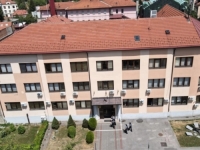NAPAD NOŽEM ISPRED ŠKOLE: Petnaestogodišnjakinja predata Tužilaštvu TK, pokrenut pripremni postupak