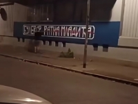 NISU ŠUTJELI NA VELIČANJE ZLOČINCA MLADIĆA: Aktivisti u Novom Sadu prekrižili sporni grafit (VIDEO)