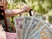 DODVORAVANJE BIRAČIMA: Septembarske penzije stižu prije izbora