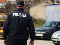 ŽENU GAĐAO FLAŠOM: Muškarac u kafiću na Grbavici nasrnuo na bivšu suprugu