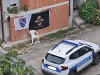 MUP RS PONOVO ODUZEO ZASTAVE S LJILJANIMA: Ovaj put s kuće bošnjačkog povratnika
