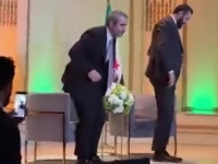 NEOBIČAN TRENUTAK AL-SHARAAE U NEW YORKU: Usred razgovora tražio drugu stolicu, publika prasnula u oduševljenje (VIDEO)