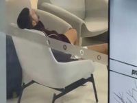 POJAVILE SE ZABRINJAVAJUĆE FOTOGRAFIJE NOVAKA ĐOKOVIĆA: Šokantne tvrdnje navijača sa lica mjesta, najbolji svih vremena jedva stoji na nogama