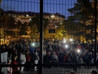 DODIK MLAĐI OPTUŽIO STANIVUKOVIĆA DA JE UGASIO RASVJETU NA SKUPU SNSD-a: Članovi stranke morali mobitelima osvjetliti