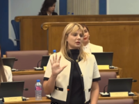 PORUKA KOJA VRAĆA NADU U BOLJI BALKAN: Mlada poslanica PES-a održala lekciju iz ljudskosti i osudila mračnu politiku devedesetih! (VIDEO)