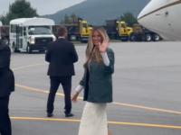 LEKCIJA IZ STILA: Melania Trump pokazala kako nositi jednu od hit boja ove jeseni
