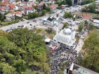 'IZA OVIH ZIDOVA KRIJE SE NEŠTO DUBLJE': Veliki dan za Srebrenik, rijeka vjernika na otvoranju Čaršijske džamije (VIDEO)