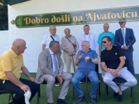 PRIČAO O KULINU BANU I MIRNOJ BOSNI: Stjepan Mesić posjetio Ajvatovicu i Donji Vakuf