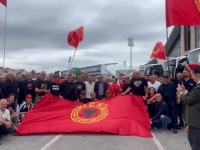 JOŠ ČETIRI DANA DO PRESUDE U HAAGU: Hiljade ljudi okupile se u Prištini, sudijama poslata poruka (VIDEO)