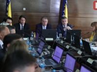 STIŽE FINANSIJSKA PODRŠKA: Vlada FBiH podijelila stotine hiljada KM
