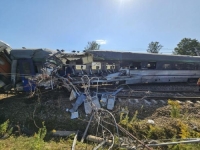 U STRAVI NA PRUZI JEDNA OSOBA POGINULA, PUNO POVRIJEĐENIH: Voz se zabio u kamion (FOTO)