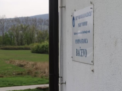 VIK OBJAVIO DRAMATIČAN SNIMAK S BAČEVA: Pumpu od automatskog gašenja dijeli samo 12 cm vode