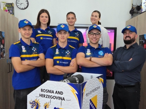 PET MLADIH LJUDI, JEDAN ROBOT I ZASTAVA BiH: Iza puta u Južnu Koreju stoje mjeseci rada