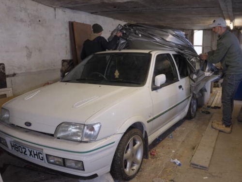 FORD FIESTA 25 GODINA STAJALA U GARAŽI, PA ODLUČILI DA JE POKRENU: Motor nije blokirao, ali...