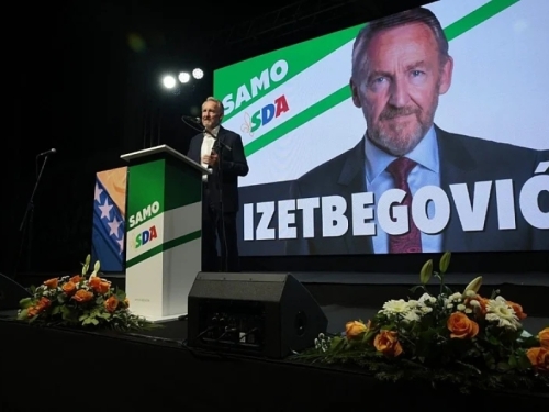 BAKIR IZETBEGOVIĆ U TUZLI UPOZORIO: 'Za BiH slijedi najteži period, kola koja idu nizbrdo može zaustaviti samo SDA'