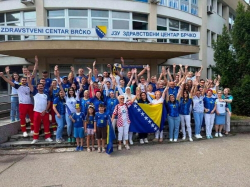 SKANDAL U BRČKOM: Za podršku reprezentaciji osude, a na veličanje osuđenih za genocid - šutnja?