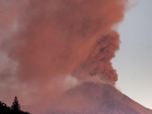 VULKANSKI PEPEO ZAUSTAVIO AVIOSAOBRAĆAJ: Etna proključala (VIDEO)