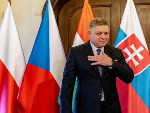 ROBERT FICO ŠIRI PANIKU: Preplašio Slovake pričom o ratu, stiglo ozbiljno upozorenj - 'To se već dogodilo'