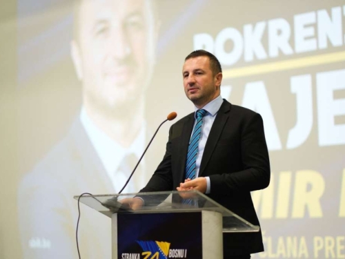 EFENDIĆ UZBURKAO JAVNOST: 'Dodiku ne nedostaje novca da lobira protiv Bosne i Hercegovine jer to radi našim novcem...'