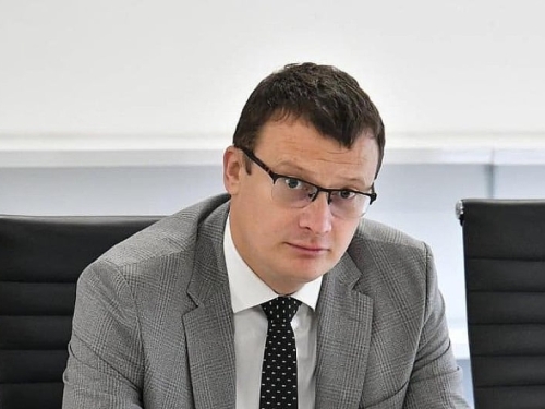 'STAVLJAMO TAČKU NA PRENOS NADLEŽNOSTI': Božović poručio da će tražiti modalitet da RS i BiH idu ka EU bez...