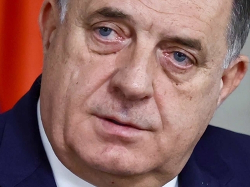 VIC DANA: Dodik na predizbornom skupu uzeo mikrofon u ruke pa slavodobitno upitao mještane šta im treba...