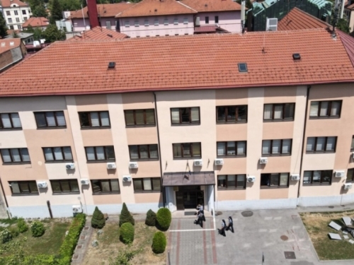 NAKON NAPADA NOŽEM ISPRED ŠKOLE: Petnaestogodišnjakinja predata Tužilaštvu TK, pokrenut pripremni postupak