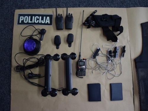'JA RADIM UNDERCOVER': Lažni policajac zaustavljen nakon prolaska kroz crveno, u automobilu imao pravi arsenal