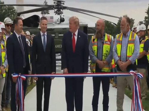 MEDIJSKI BOJKOT SE TRUMPU OBIO O GLAVU: Američki predsjednik pred kamerama pričao u prazno, niko ga nije čuo