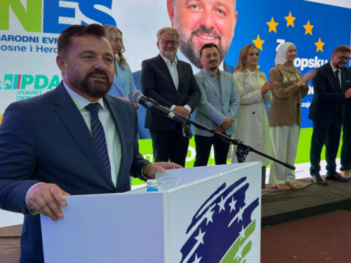 OGREŠEVIĆ IZ BIHAĆA POSLAO SNAŽNU PORUKU: 'Dostojanstvo bosanskog čovjeka mora biti vraćeno u središte politike, a kada uđemo u Evropsku uniju...'