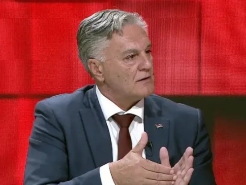 SINIŠA KARAN LAŽE MAŠTOVITO, INVENTIVNO I STVARALAČKI: ' RS je nastala prije 'oružanih sukoba''