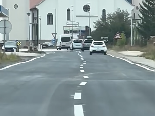 UNIKATNI 'RUČNI RAD': Linije na putu u BiH nasmijale region (VIDEO)