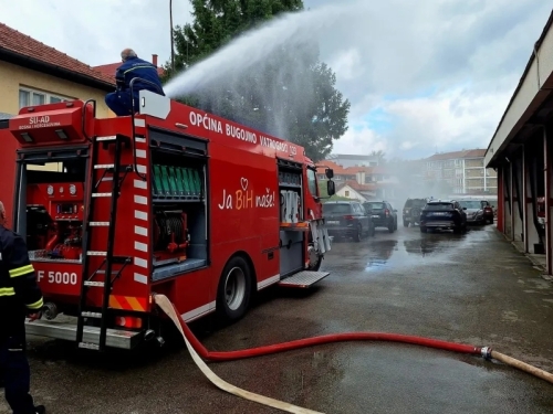 BH. GRAD DOBIO NOVO VATROGASNO VOZILO NAKON 40 GODINA: Proizvela ga domaća firma