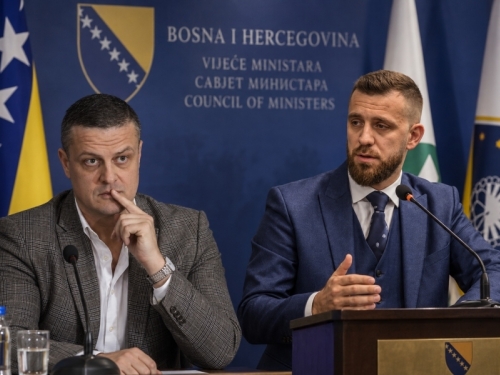 'NOVI SERVIS SNSD-a': Hodžić prozvao Mijatovića i pitao kako je Begićeva firma dobila posao od 650.000 KM