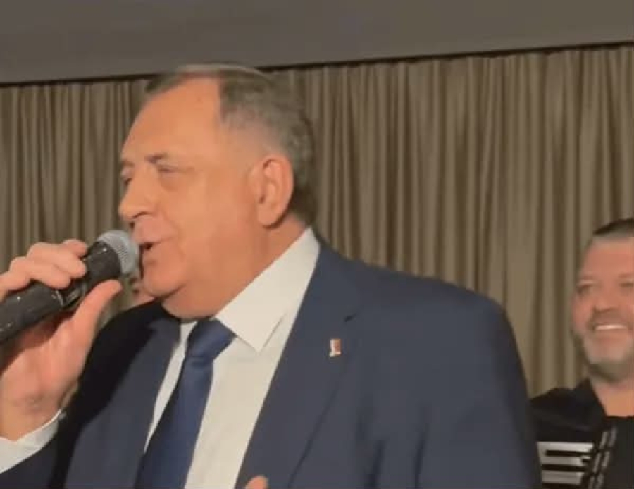 KO NJEGOVU IGRU DOBRO PROČITA TAJ ĆE MU MOĆI PARIRATI U NAREDNE ČETIRI GODINE: Do kada ćemo slušati najskuplji hit 'Mitra Mirića iz Laktaša'?